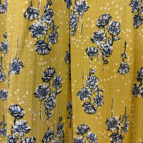 Jones of New York yellow, mustard and blue and white floral blouse! - Picture 6 of 13